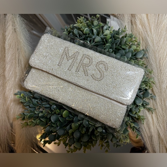 [[NWT]] Elegant Mrs. Pearl Beaded Clutch – White w/ Gold Chain - Francesca’s - Picture 2 of 5